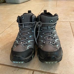Merrel women’s hiking shoes size 8